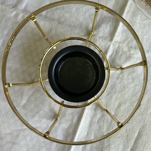 Vintage Pyrex carafe with lid 7” with 3” sterno stand all markings are in euc. - Picture 17 of 17